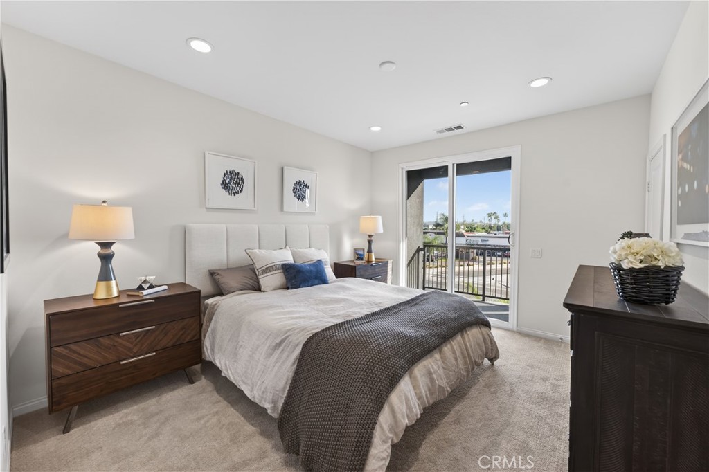 1093 N Harbor Boulevard