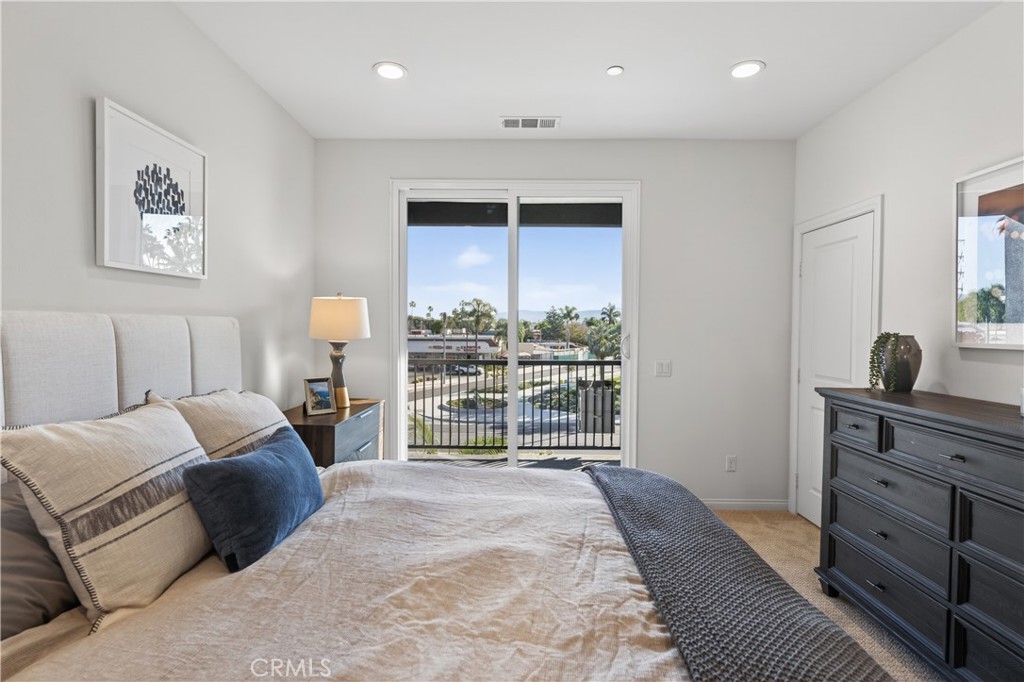 1093 N Harbor Boulevard