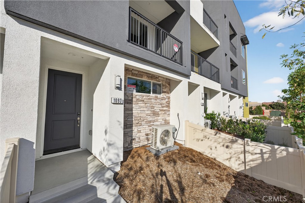 1093 N Harbor Boulevard