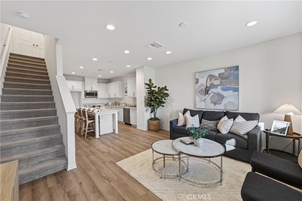 1093 N Harbor Boulevard