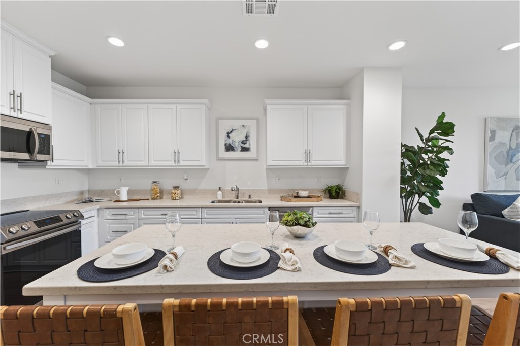 1093 N Harbor Boulevard