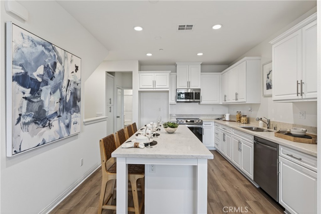 1093 N Harbor Boulevard