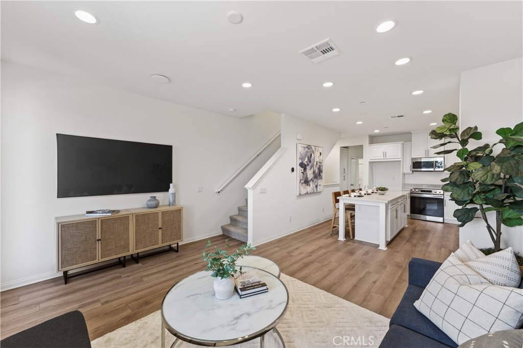 1093 N Harbor Boulevard