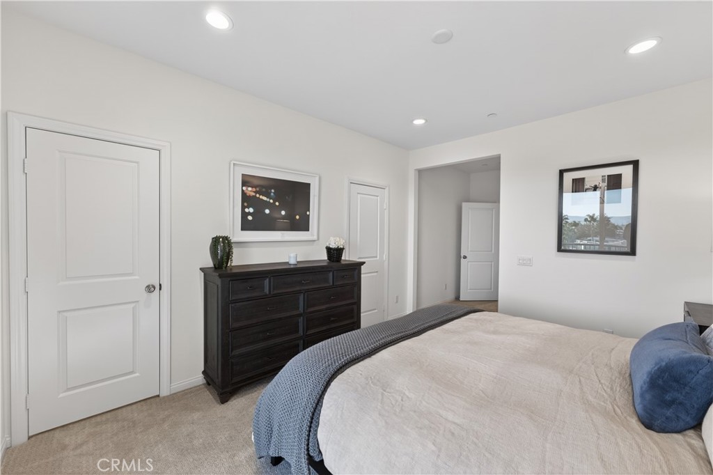 1093 N Harbor Boulevard