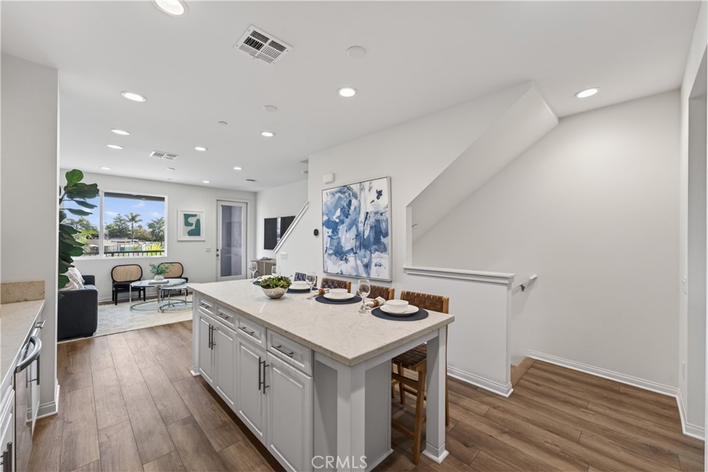 1093 N Harbor Boulevard