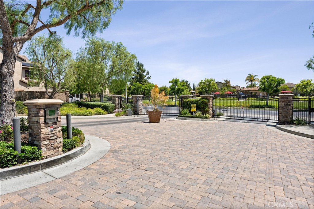 2580 Pearblossom Street