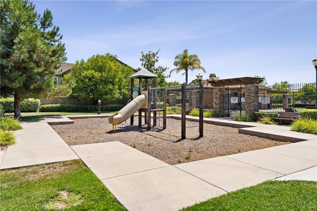 2580 Pearblossom Street