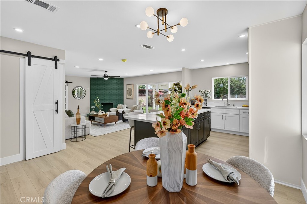 1122 W Glentana Street