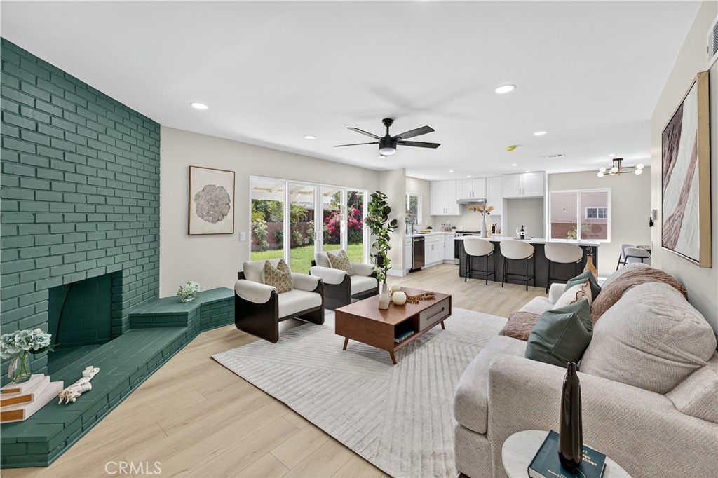 1122 W Glentana Street