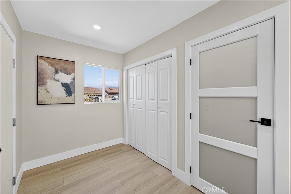 1122 W Glentana Street