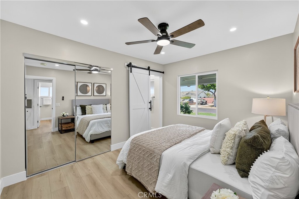 1122 W Glentana Street