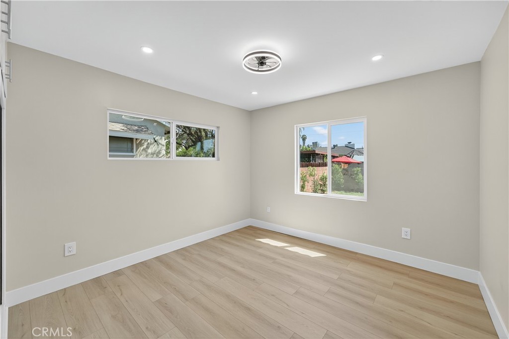 1122 W Glentana Street