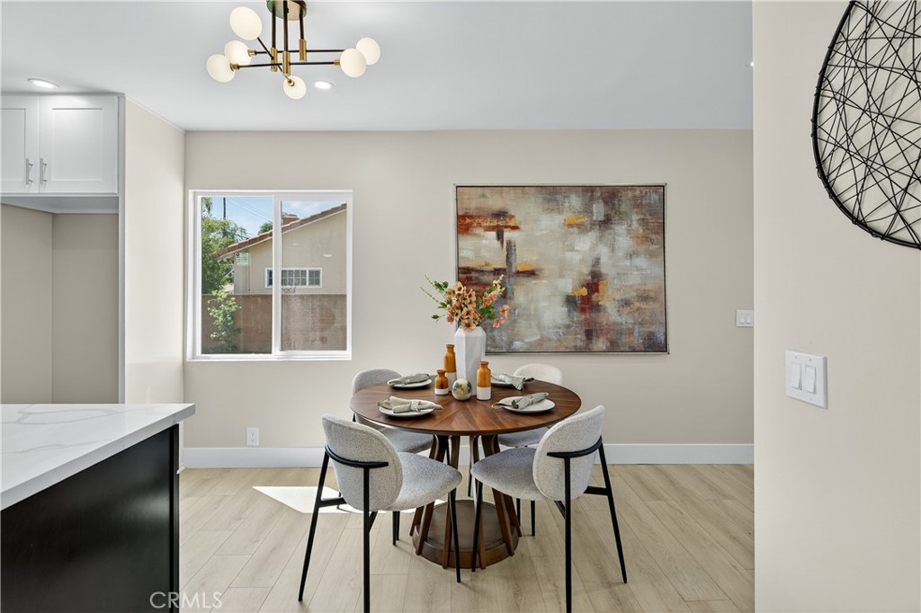 1122 W Glentana Street