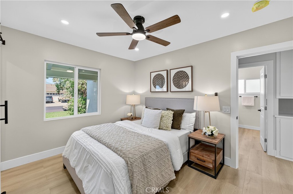 1122 W Glentana Street