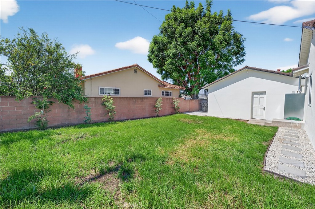 1122 W Glentana Street