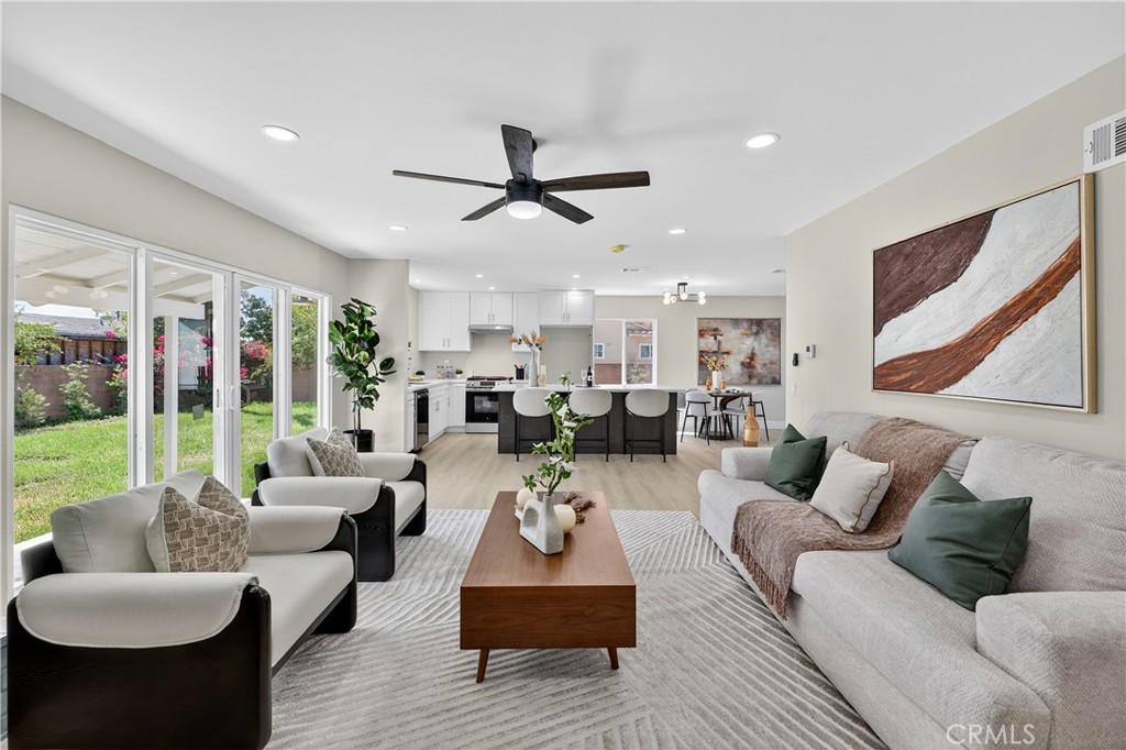 1122 W Glentana Street