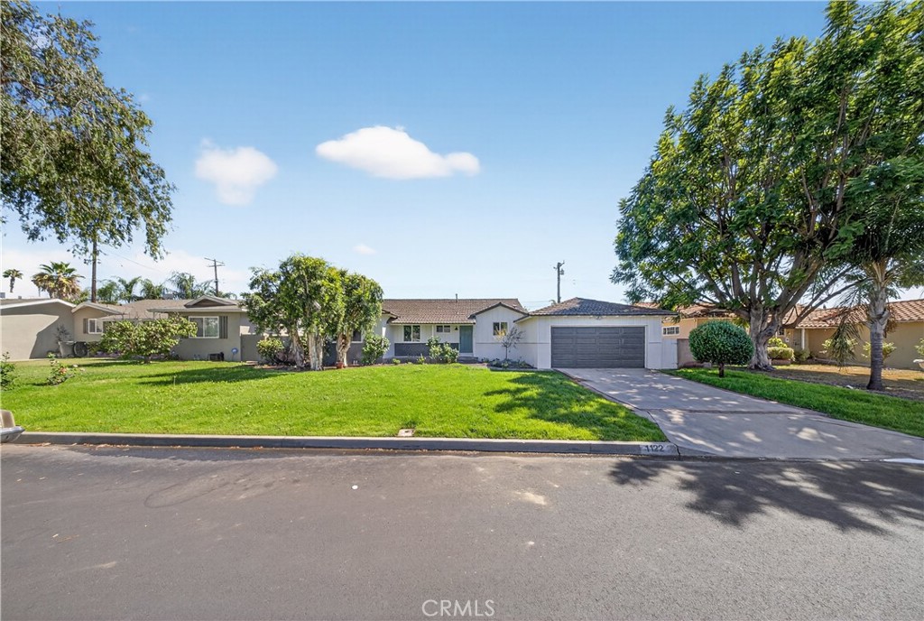 1122 W Glentana Street