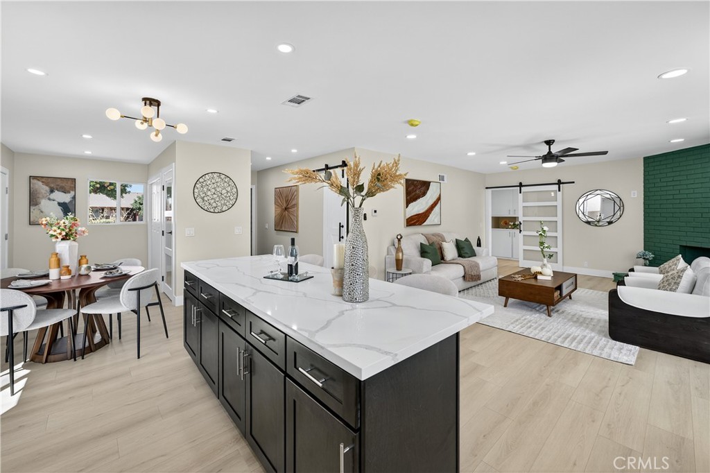 1122 W Glentana Street