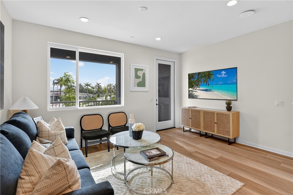 1097 N Harbor Blvd
