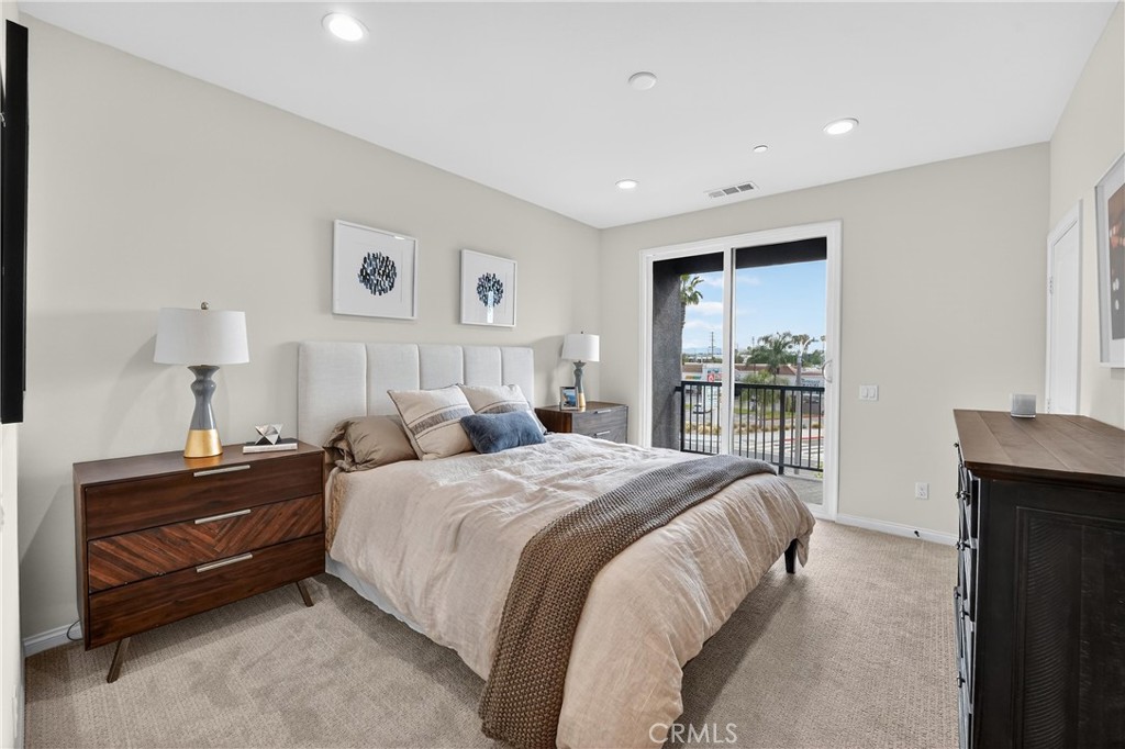 1097 N Harbor Blvd