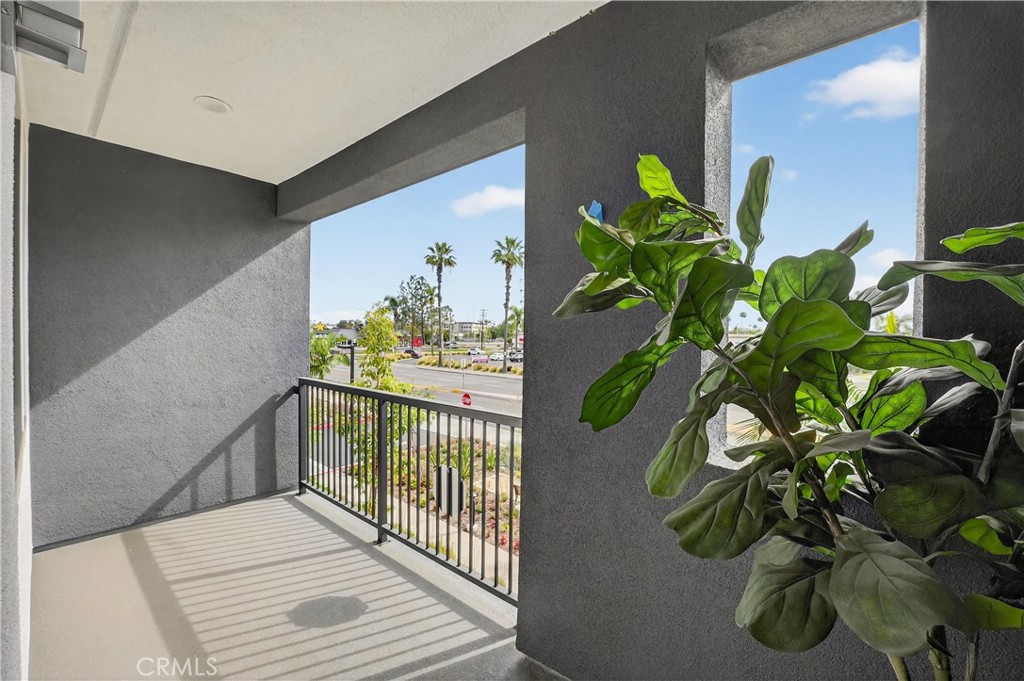 1097 N Harbor Blvd