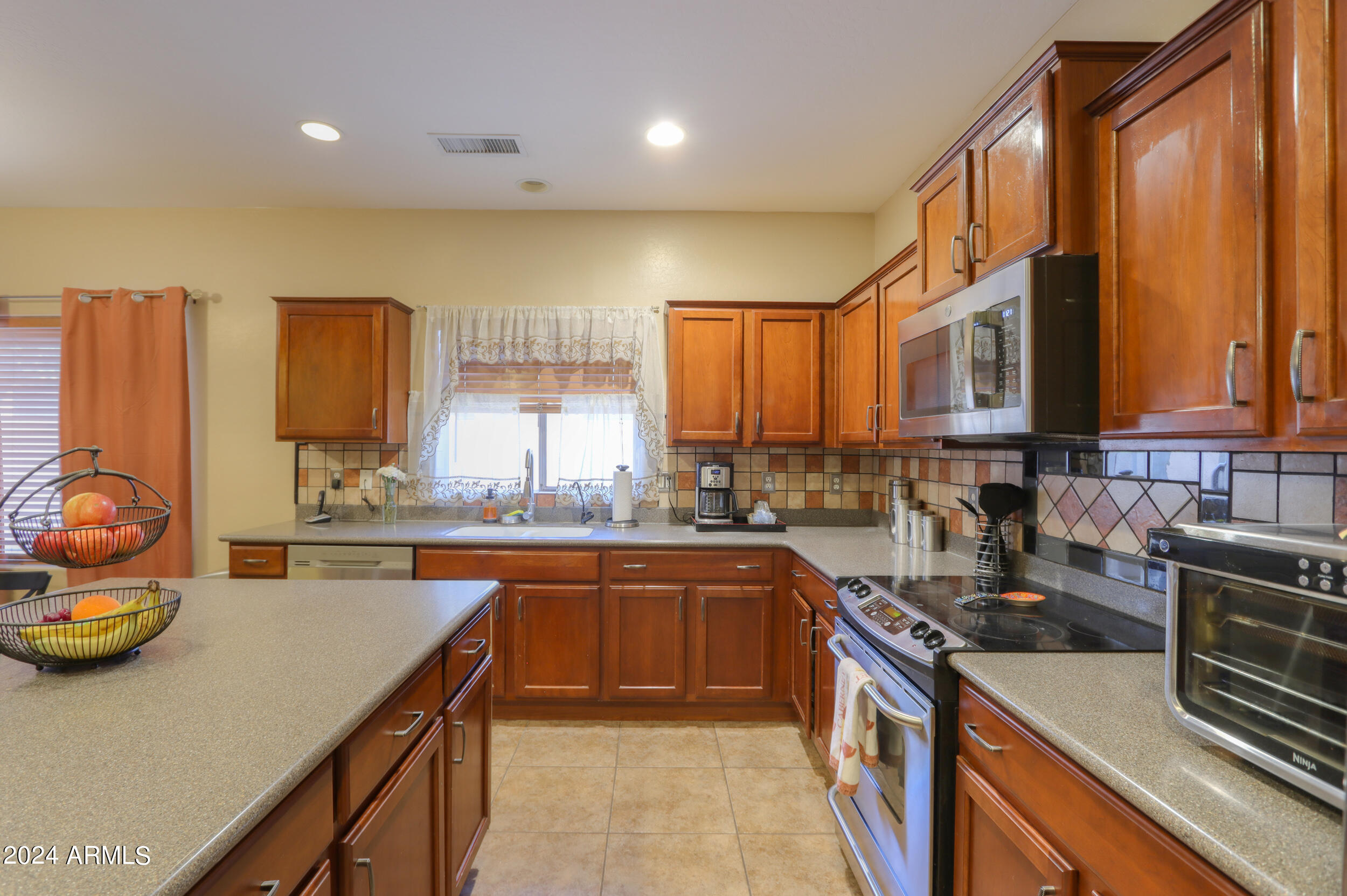 936 E KAPASI Lane