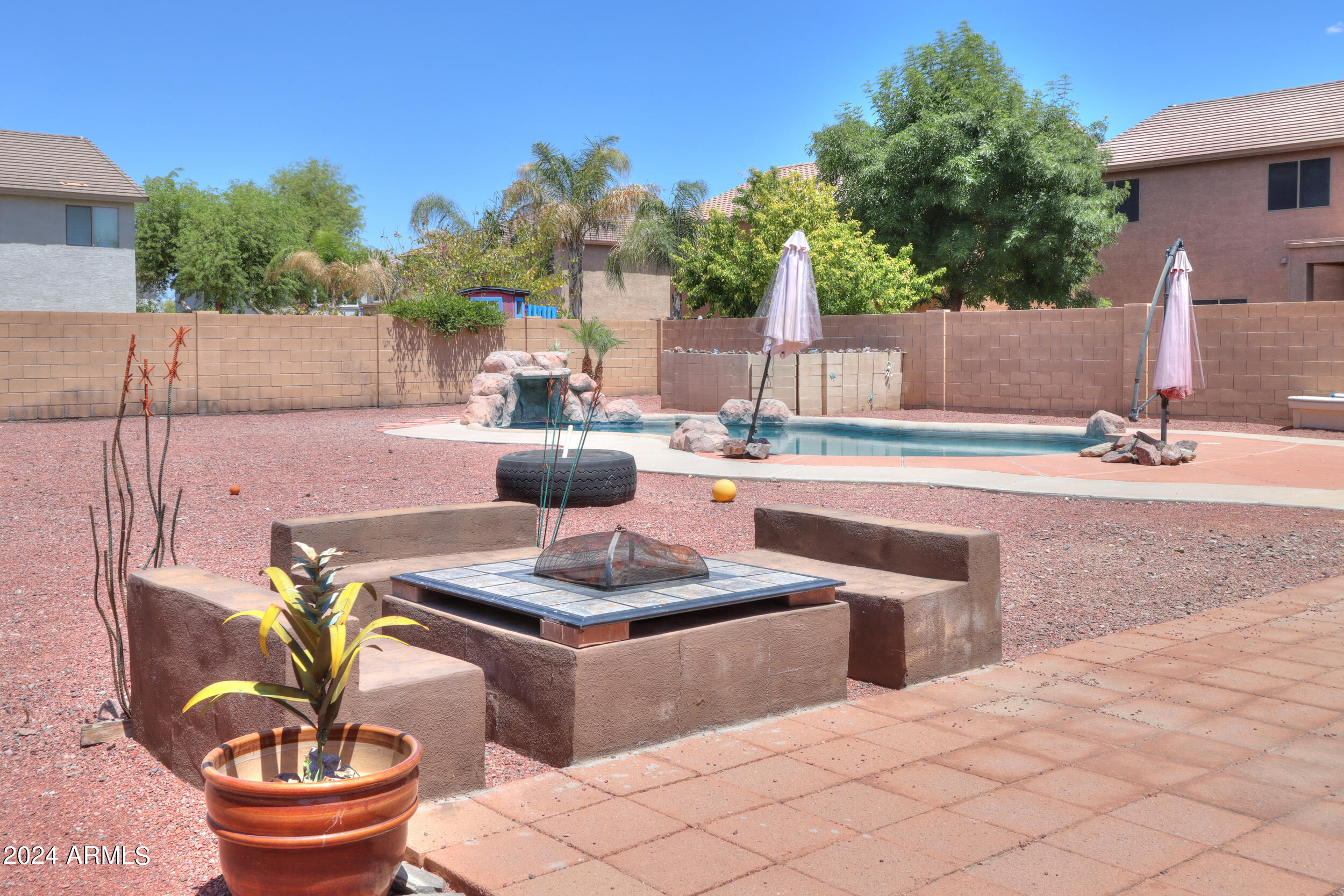 936 E KAPASI Lane
