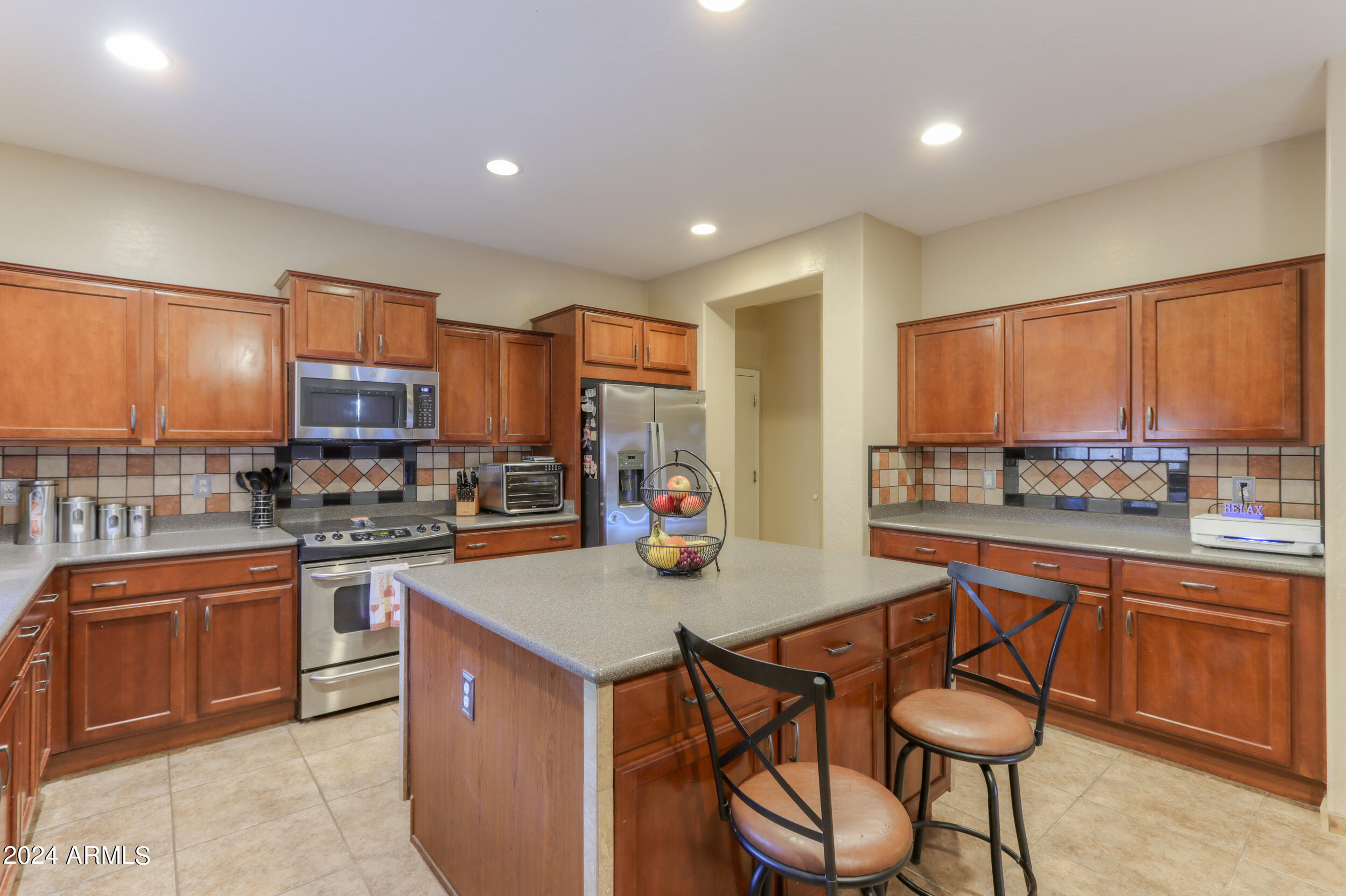 936 E KAPASI Lane