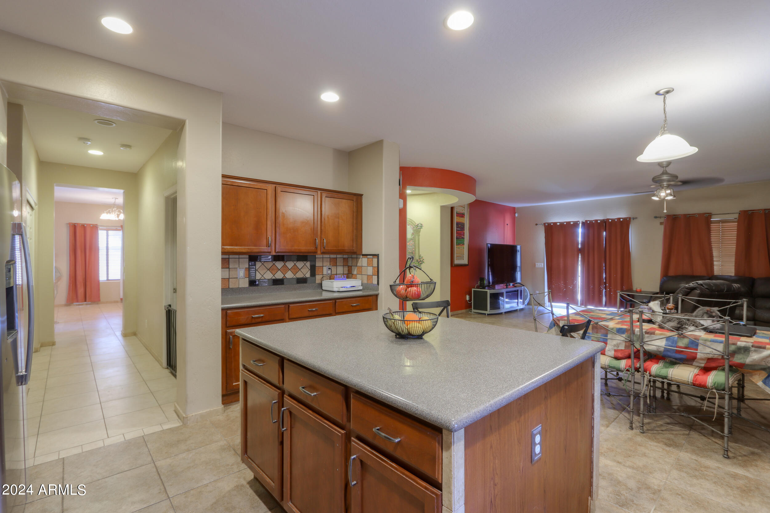 936 E KAPASI Lane