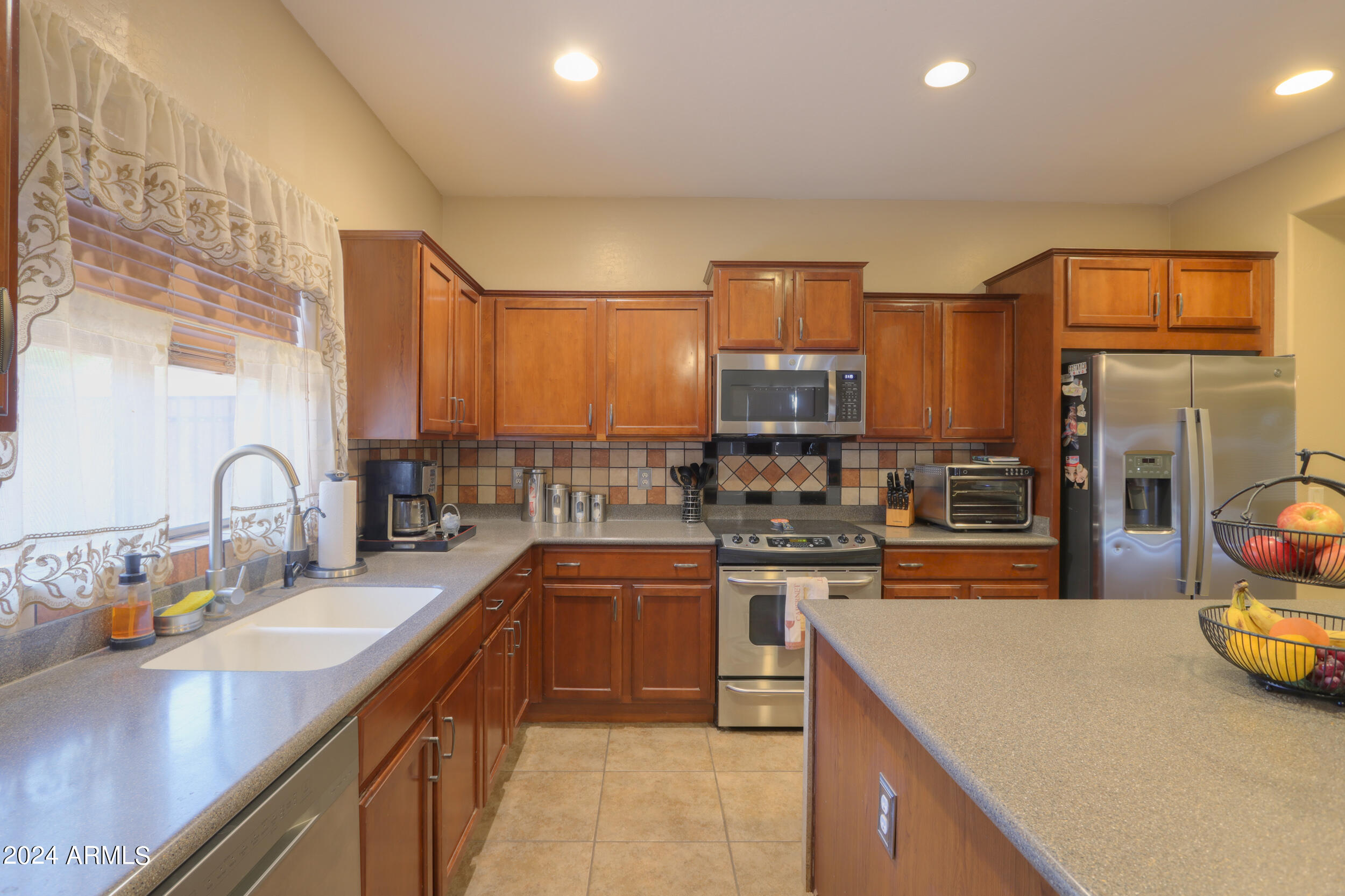 936 E KAPASI Lane