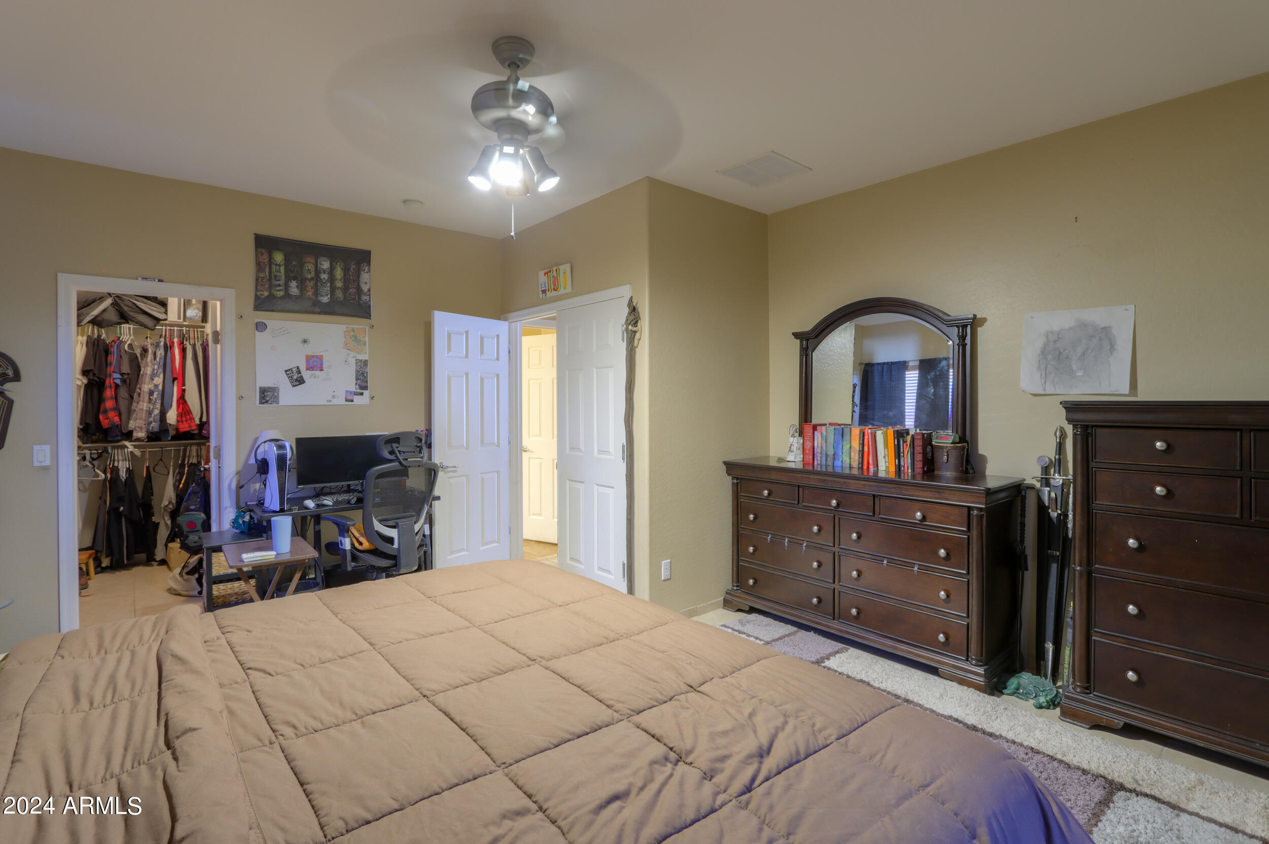 936 E KAPASI Lane