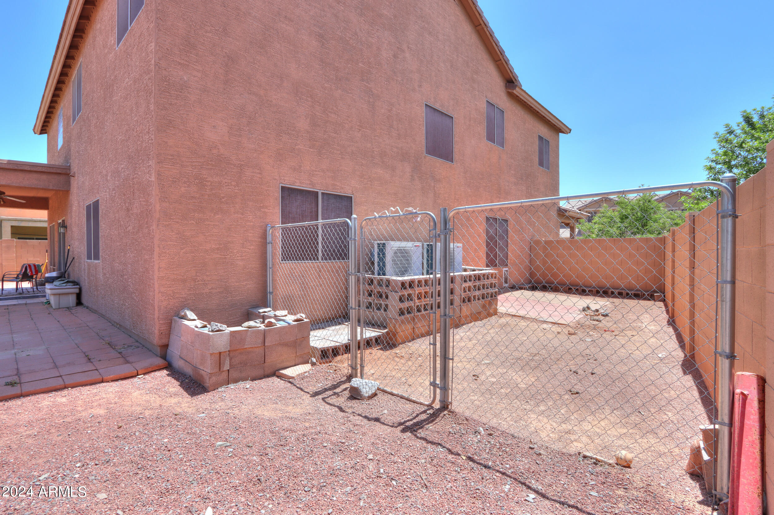 936 E KAPASI Lane