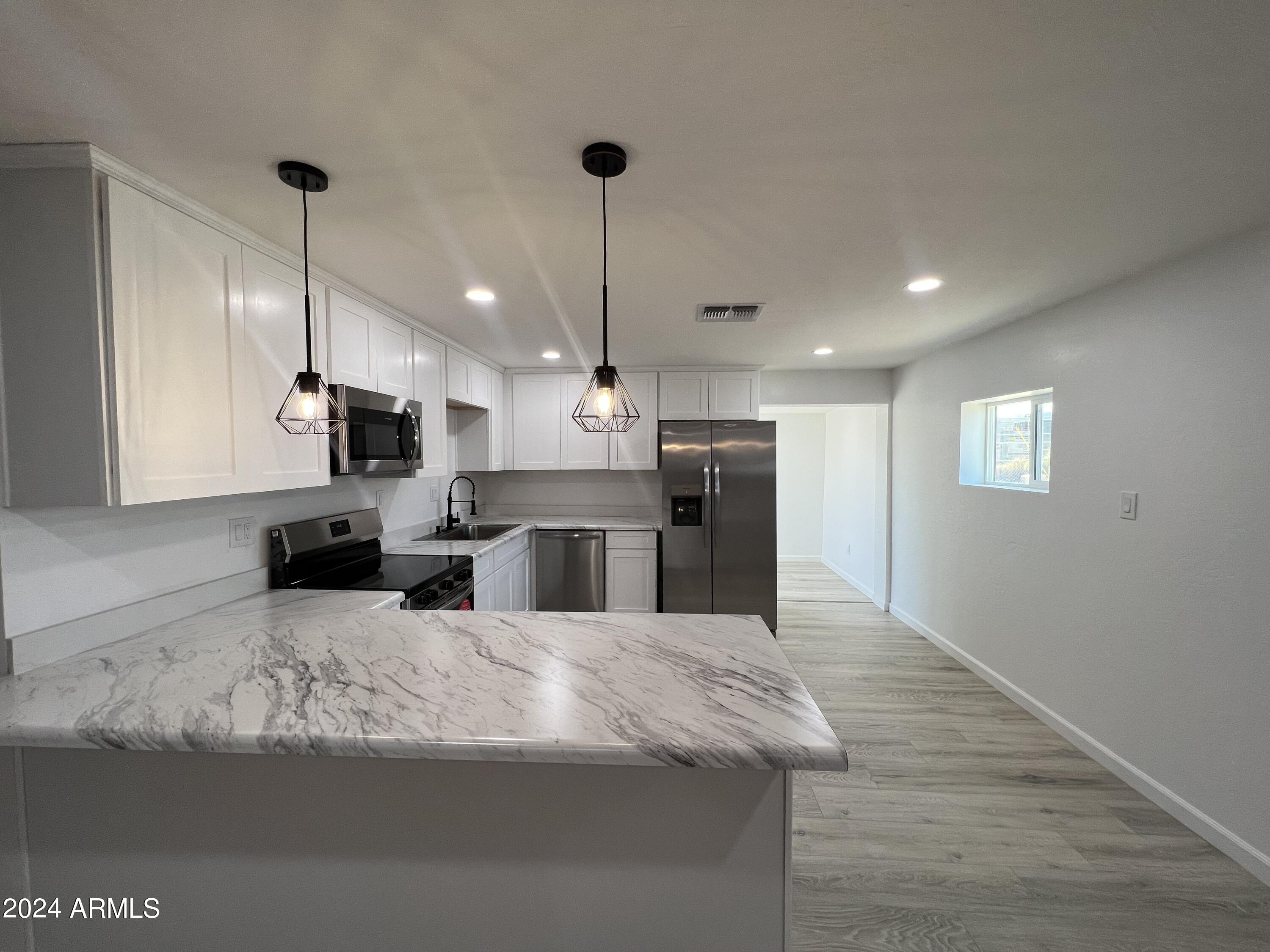 1649 W APACHE Street