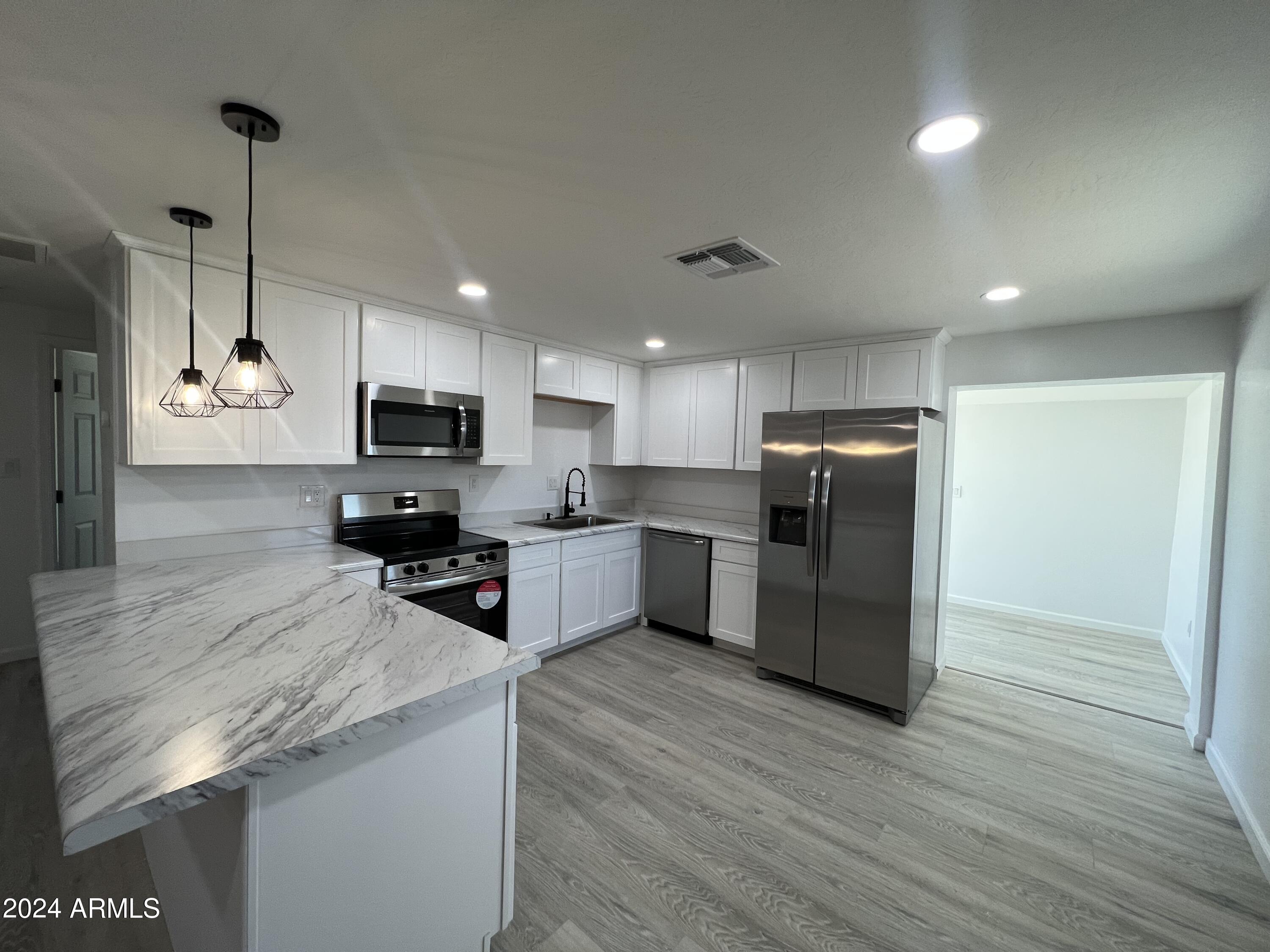 1649 W APACHE Street