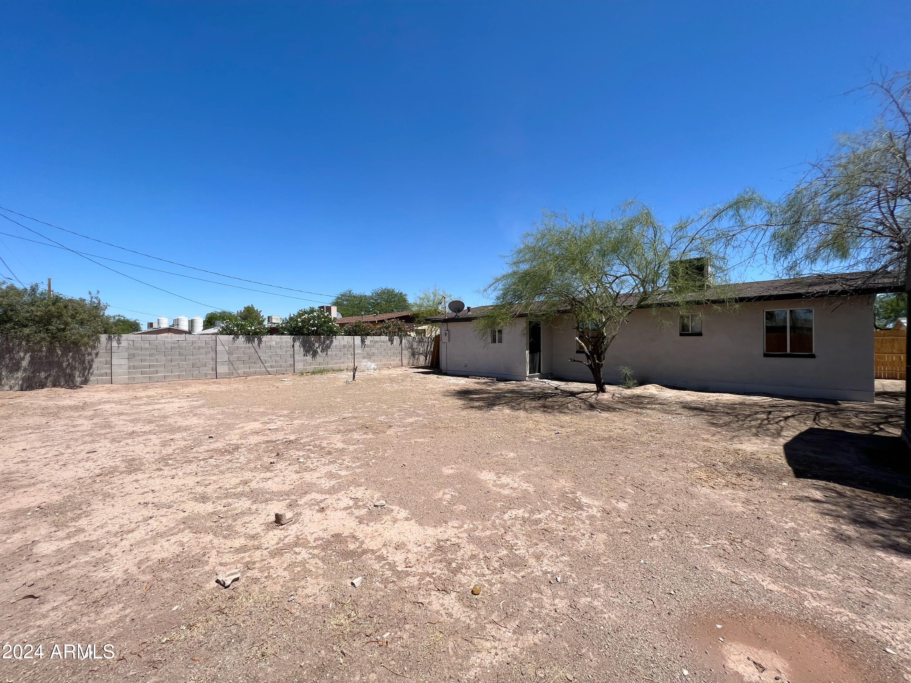 1332 W IRIS Place