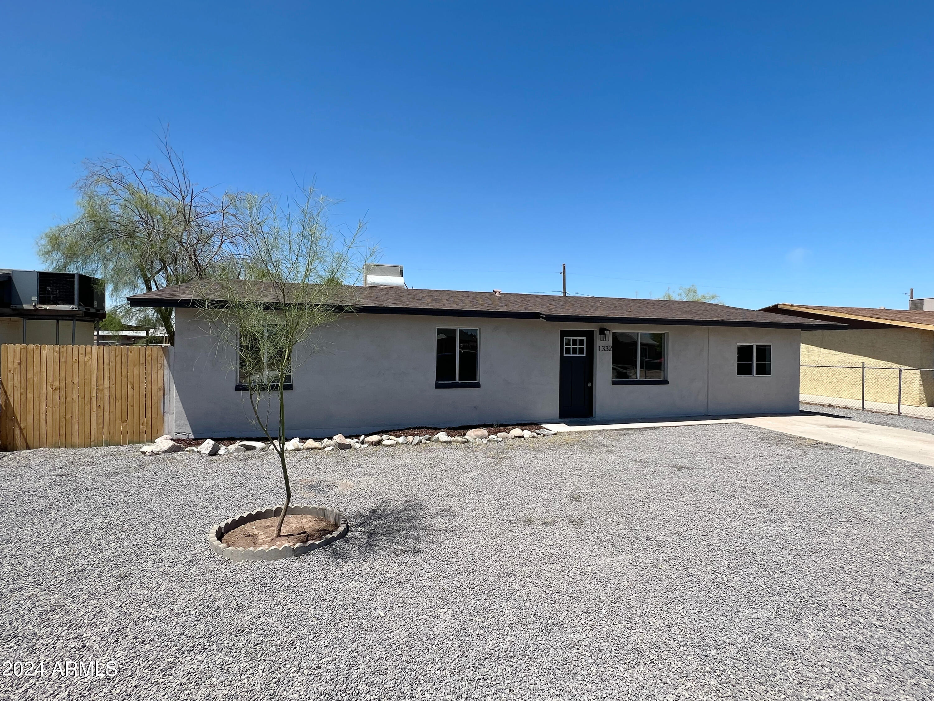 1332 W IRIS Place