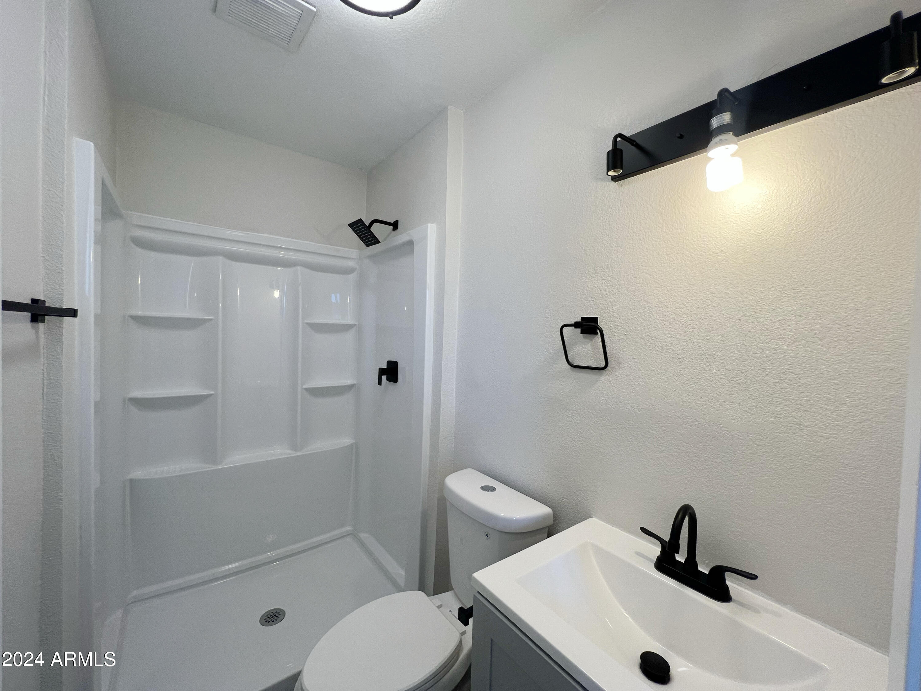1332 W IRIS Place