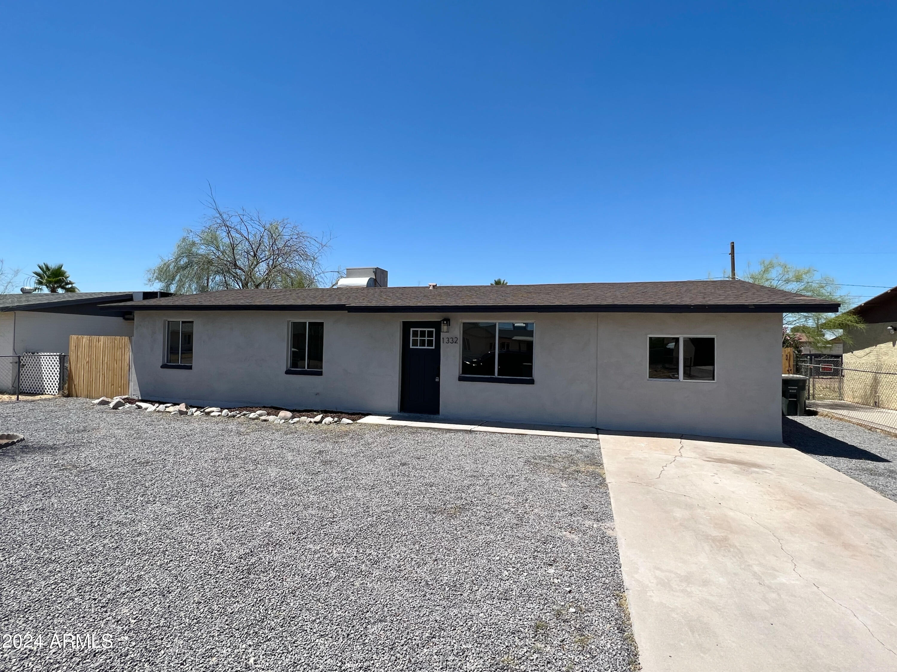 1332 W IRIS Place