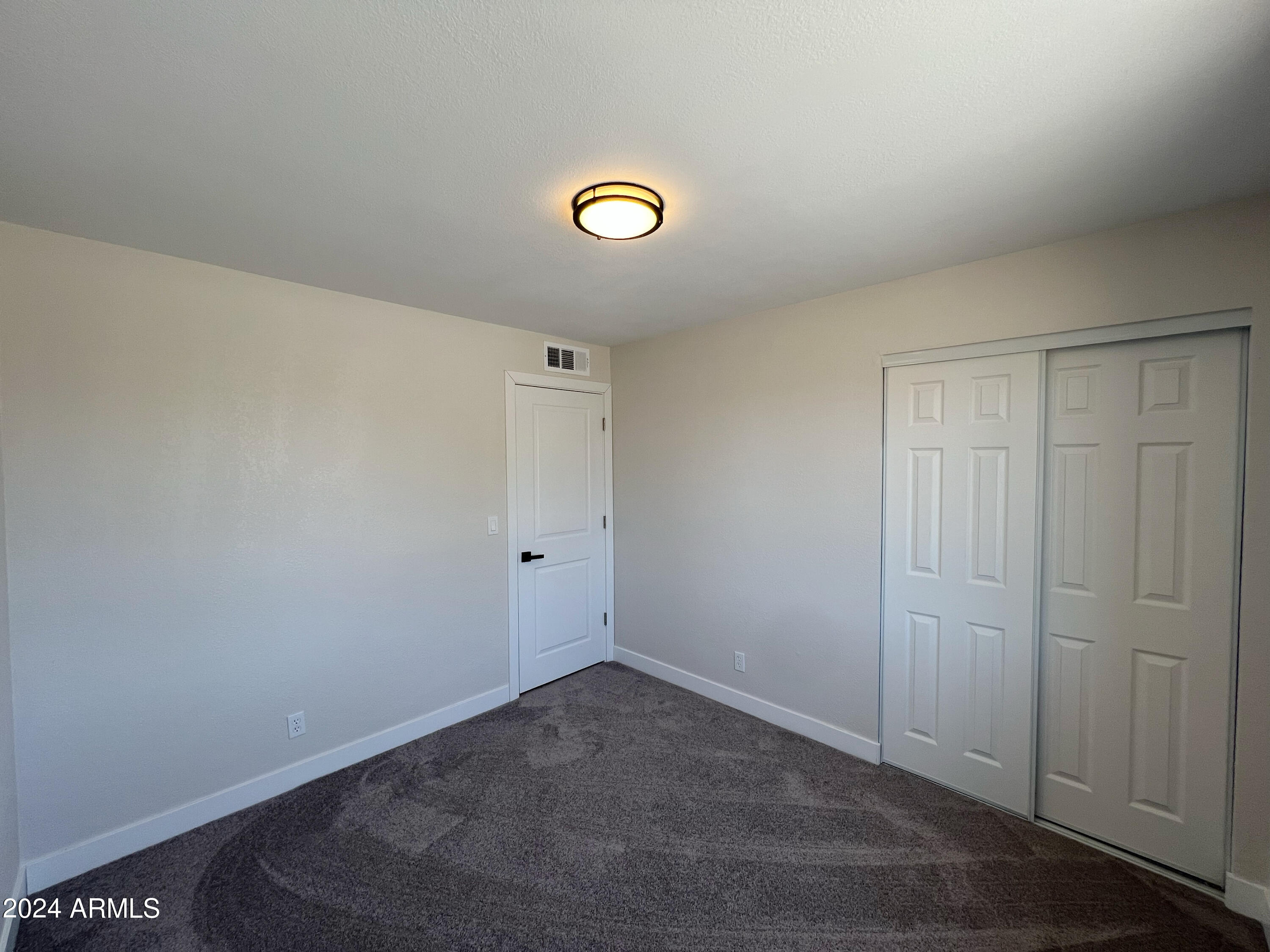 1332 W IRIS Place