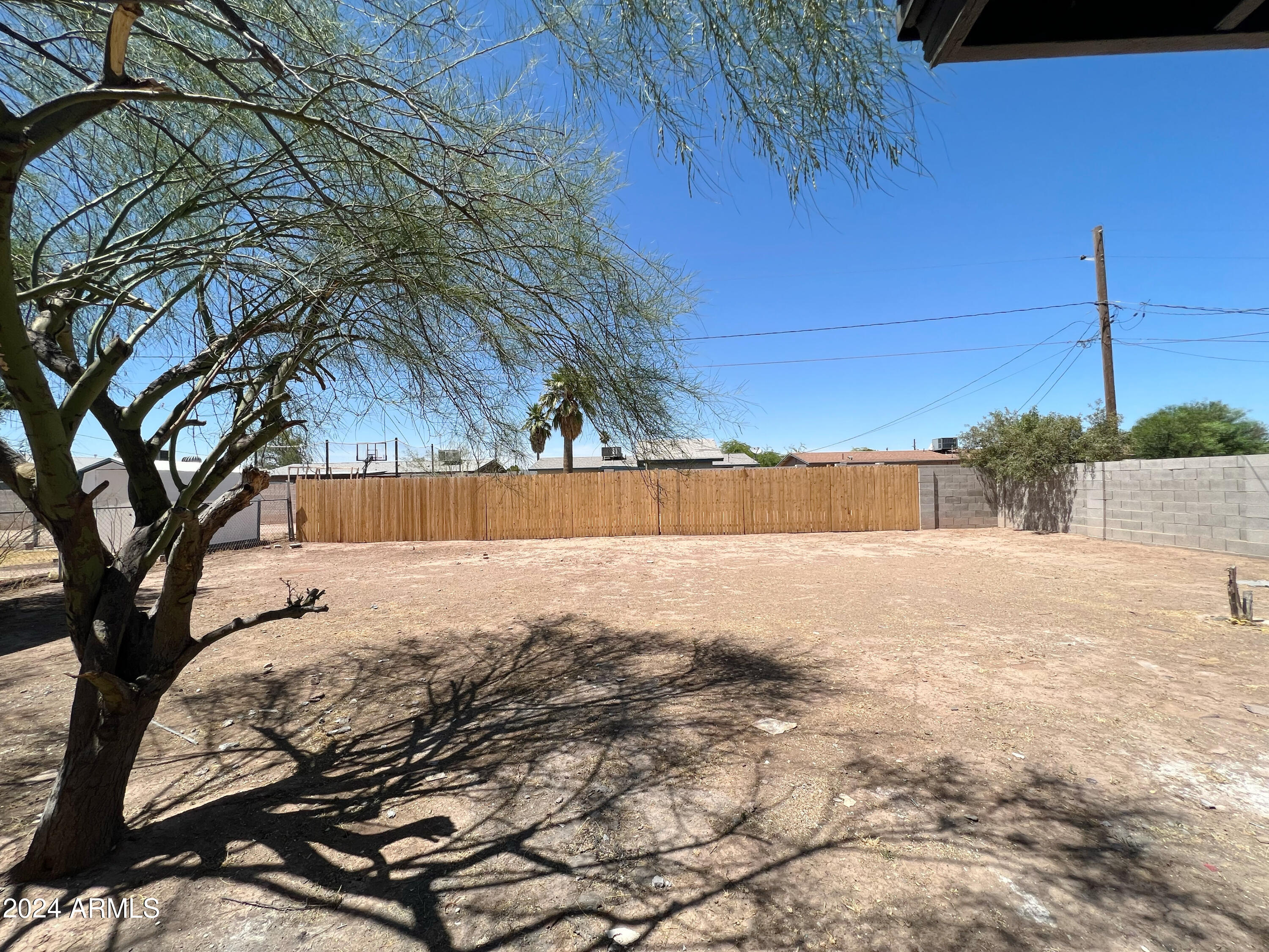 1332 W IRIS Place