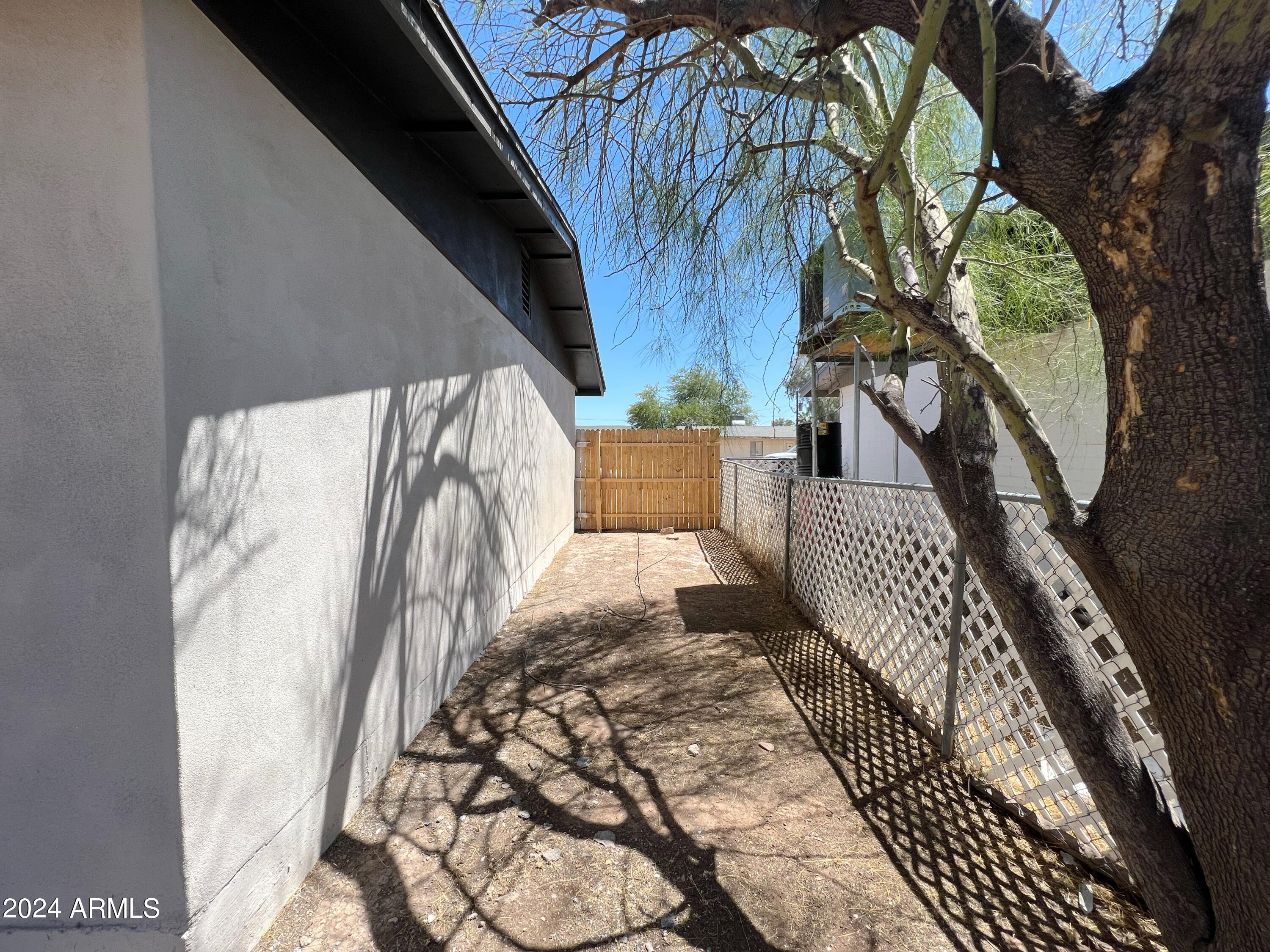 1332 W IRIS Place