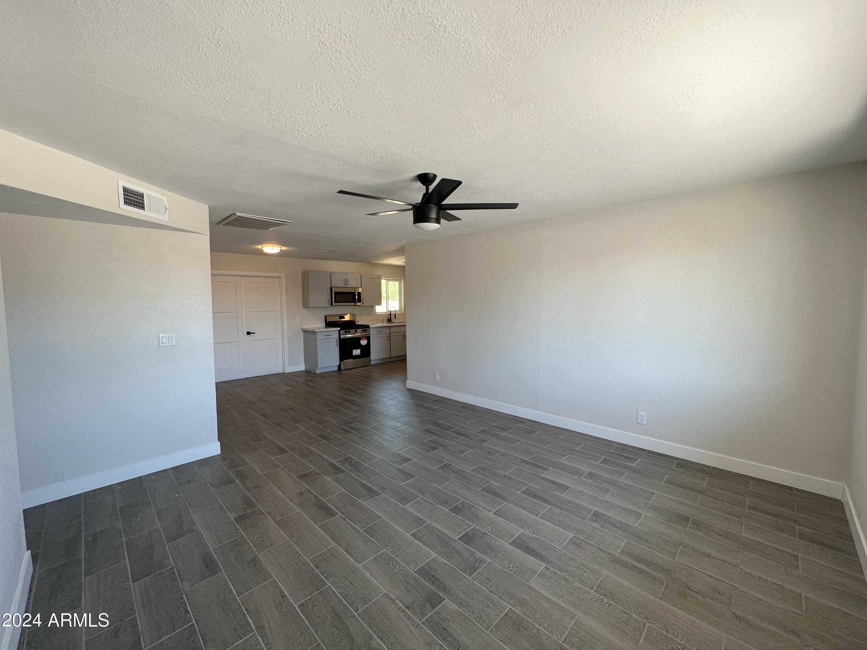 1332 W IRIS Place