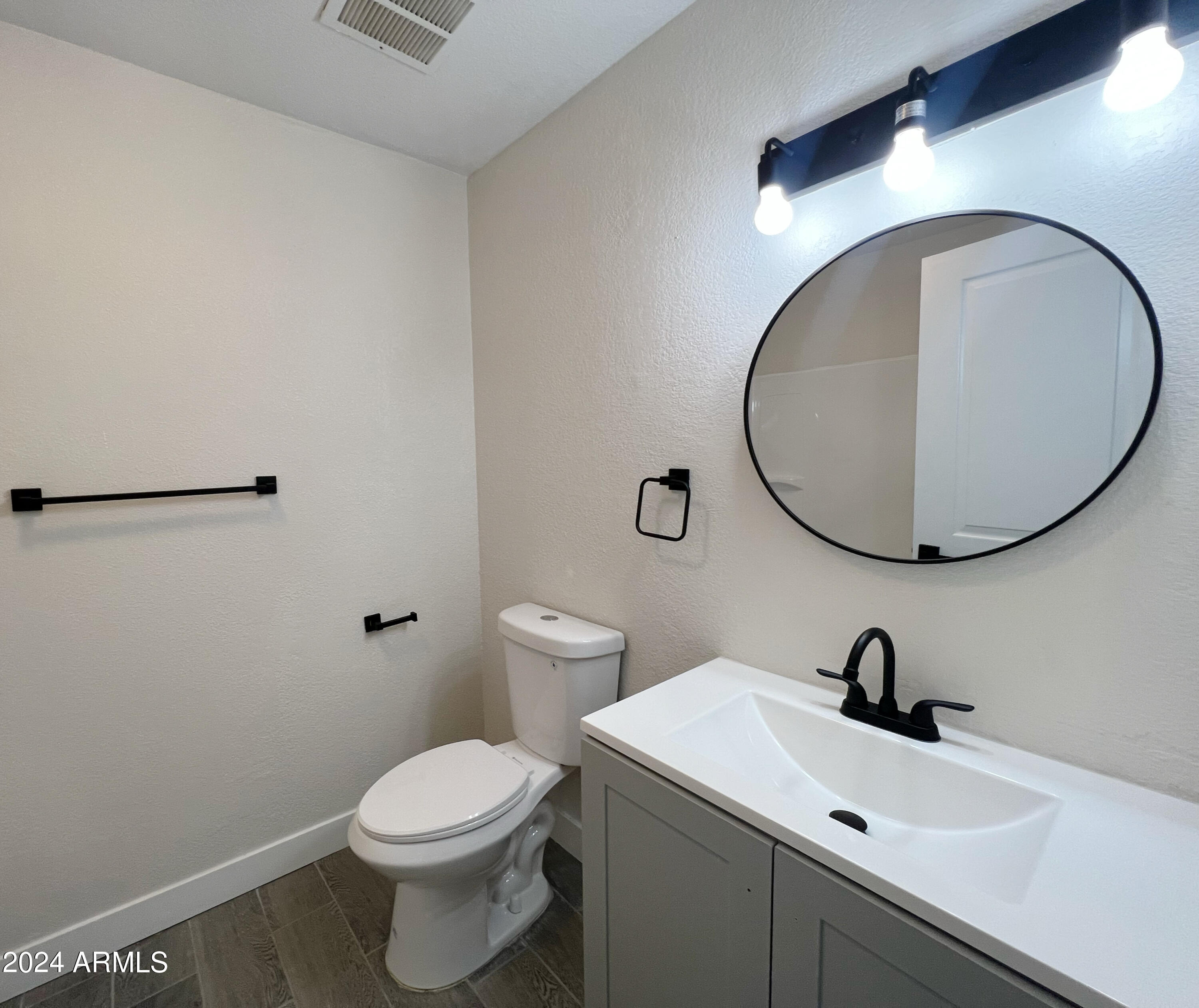 1332 W IRIS Place