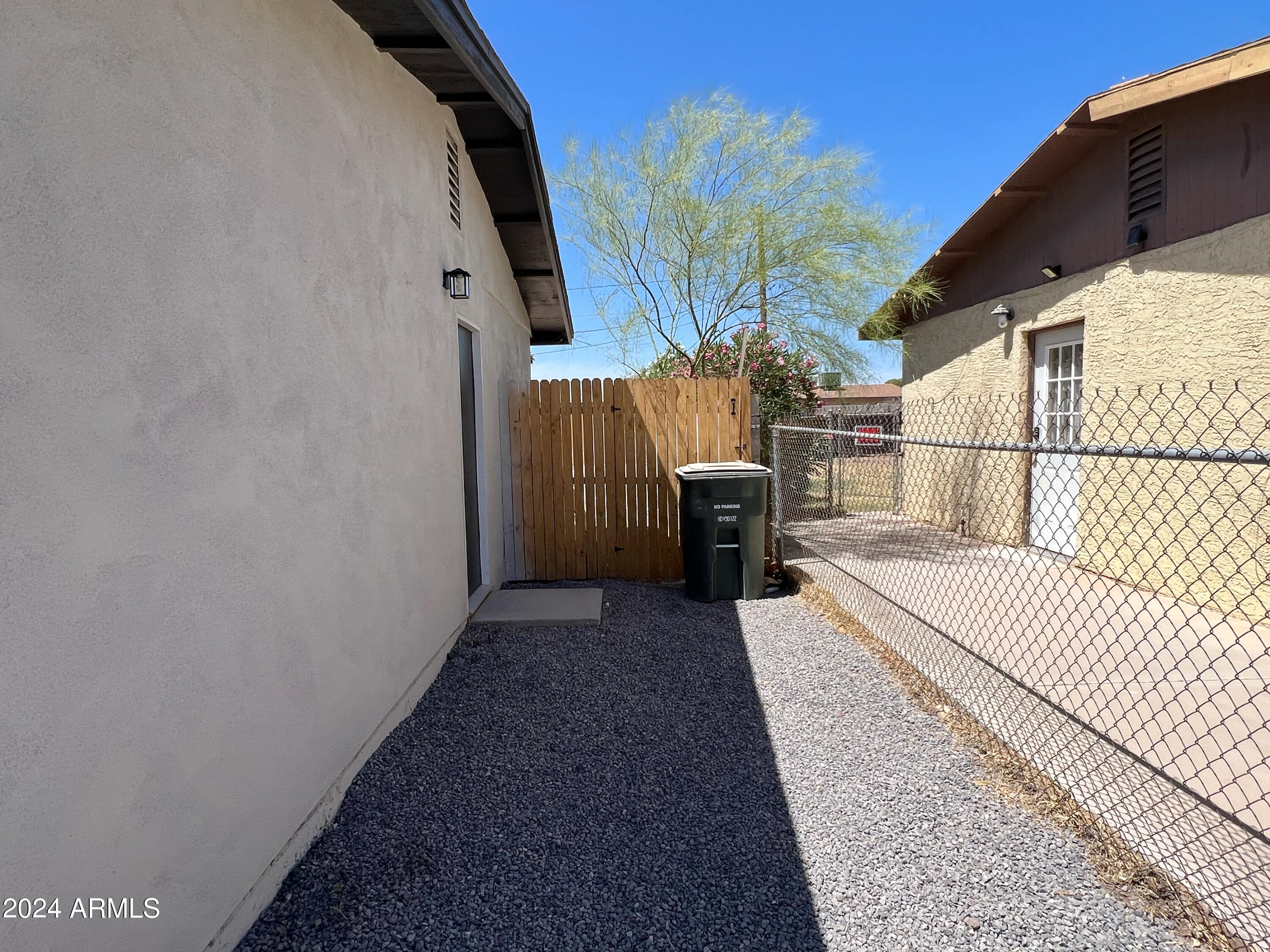 1332 W IRIS Place