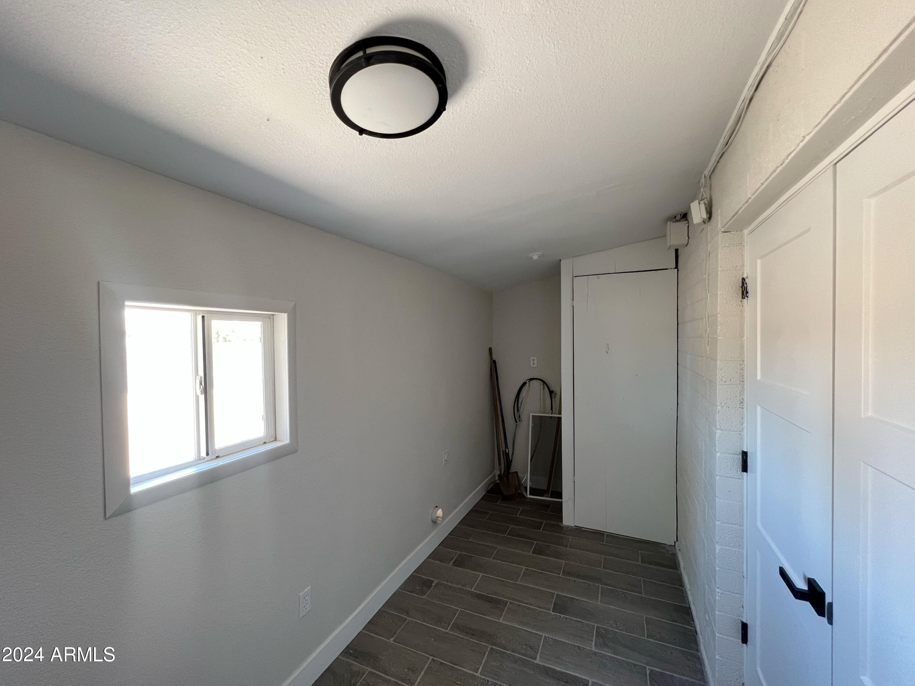 1332 W IRIS Place