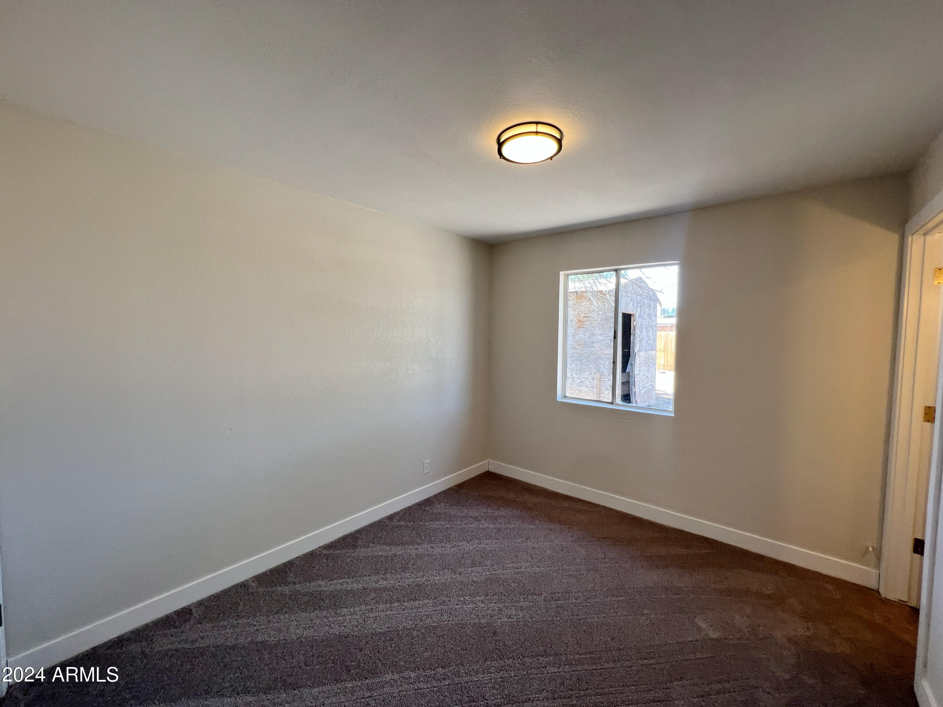 1332 W IRIS Place