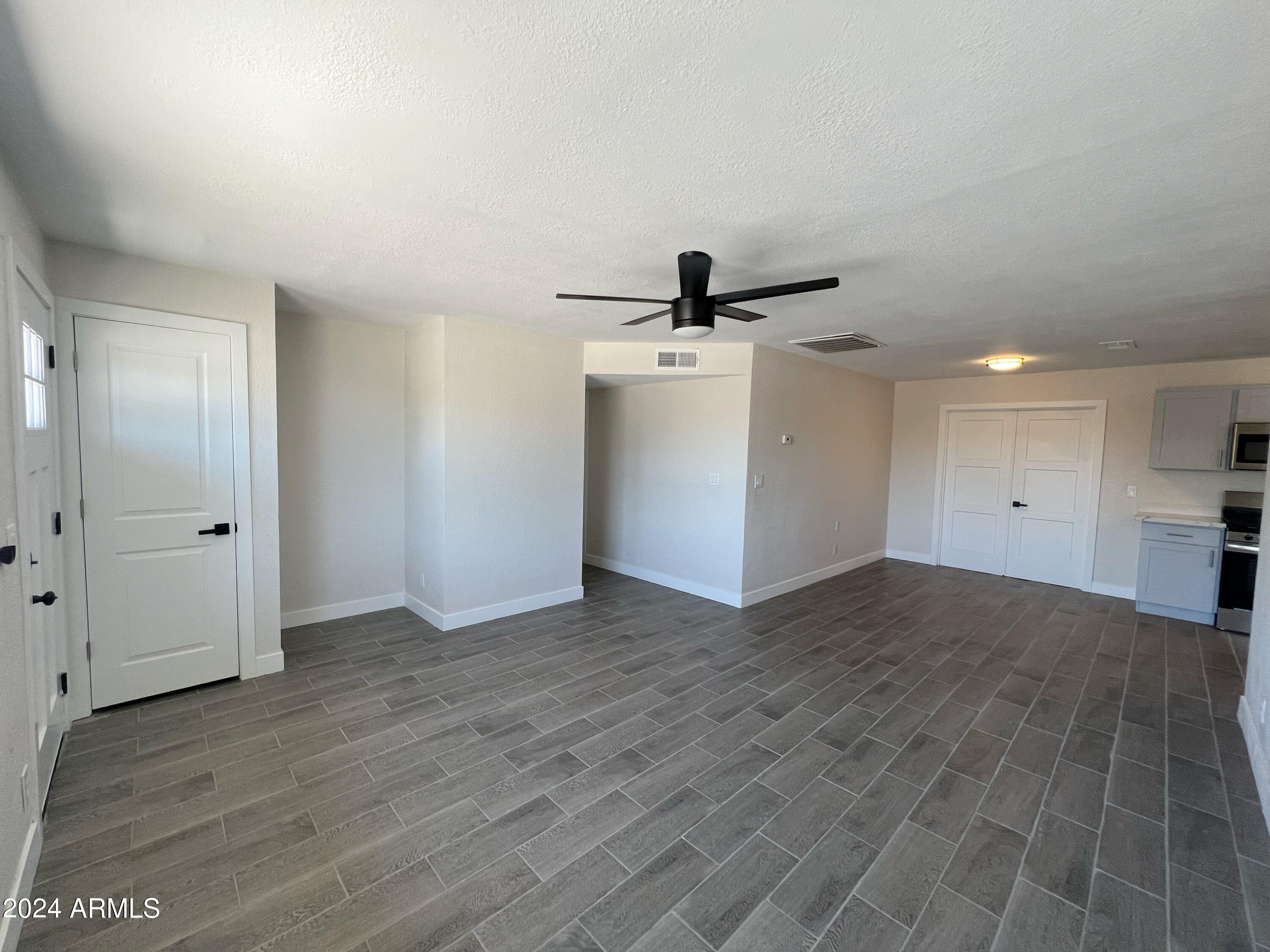1332 W IRIS Place