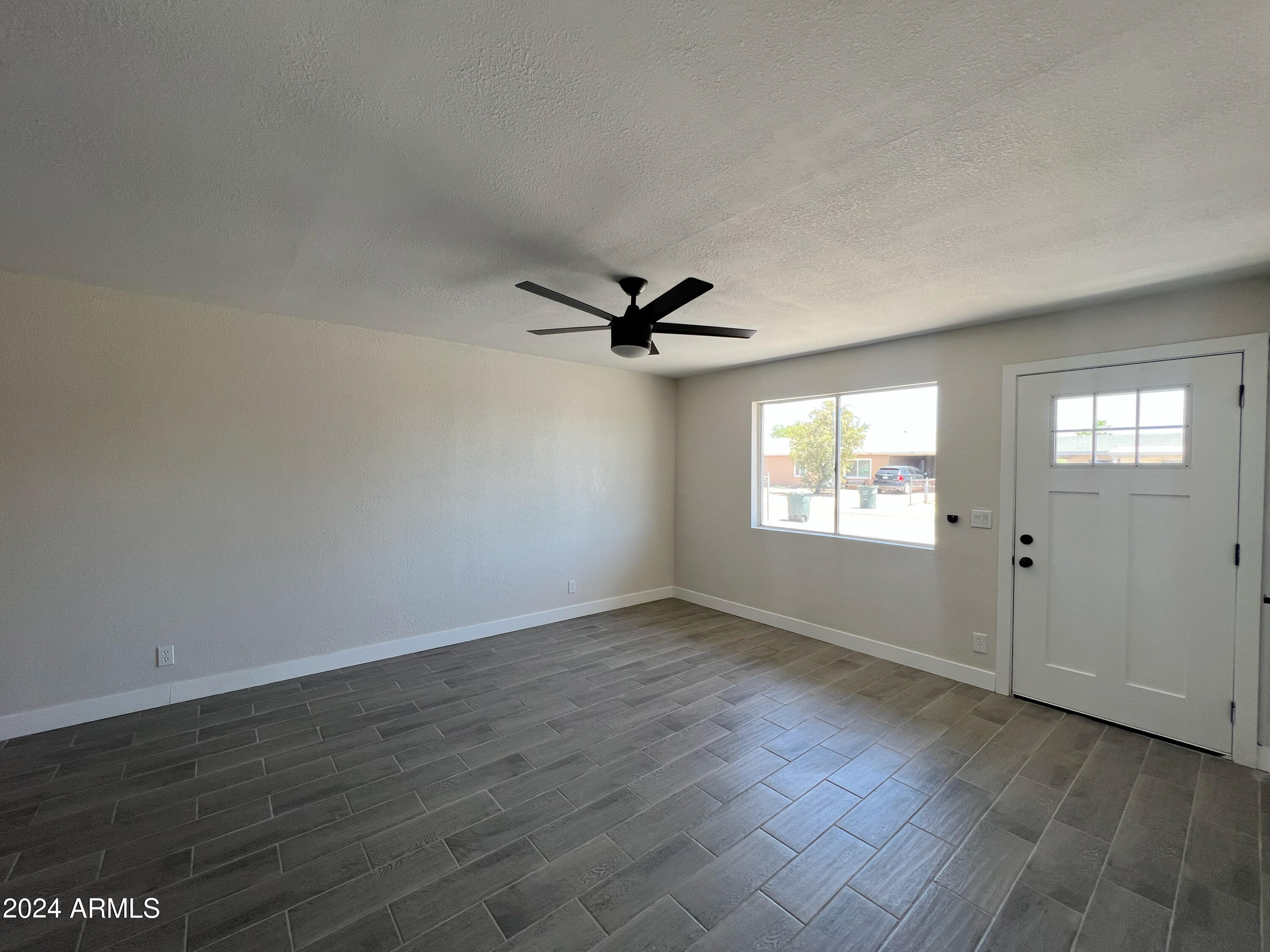 1332 W IRIS Place