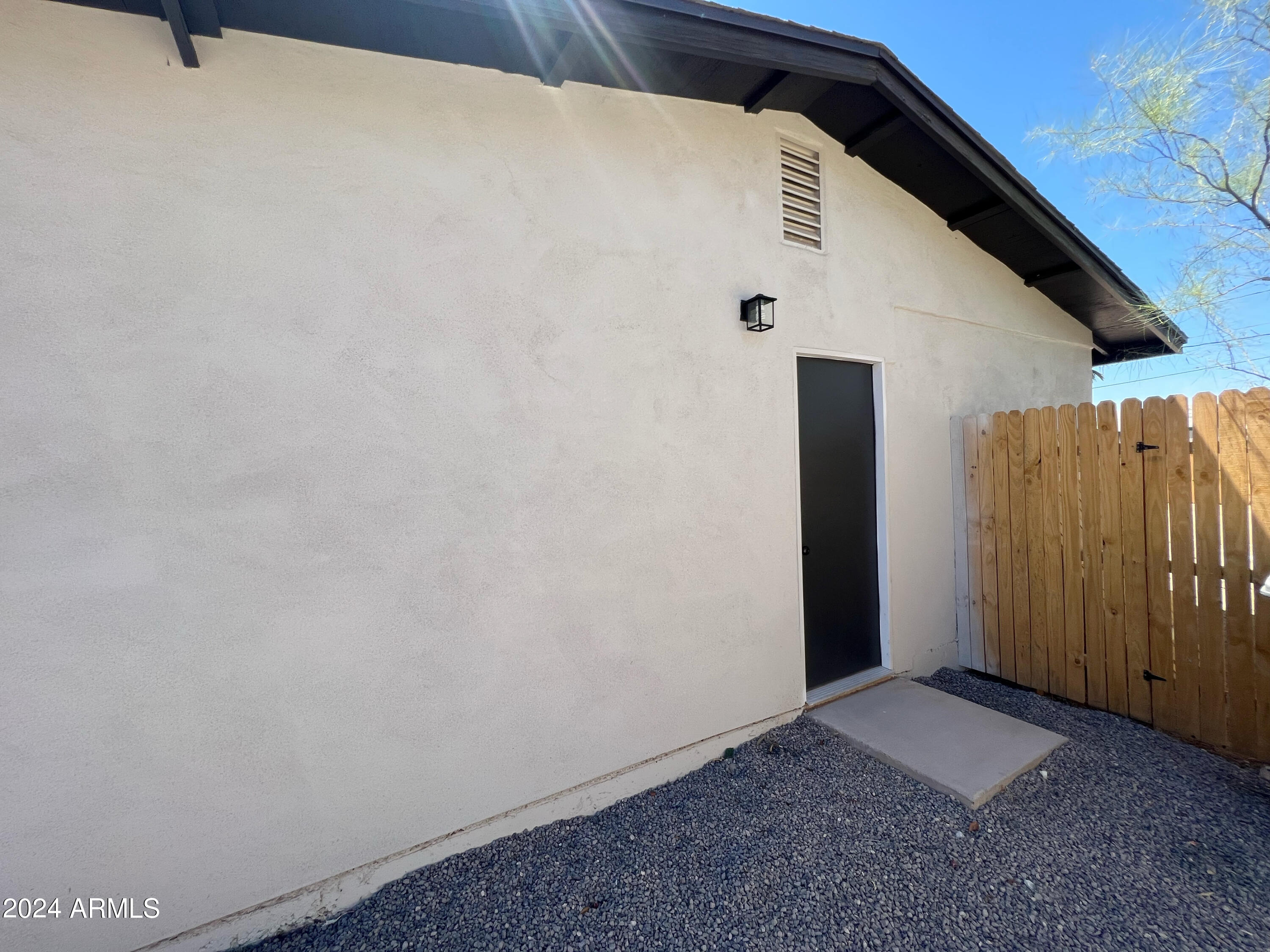 1332 W IRIS Place