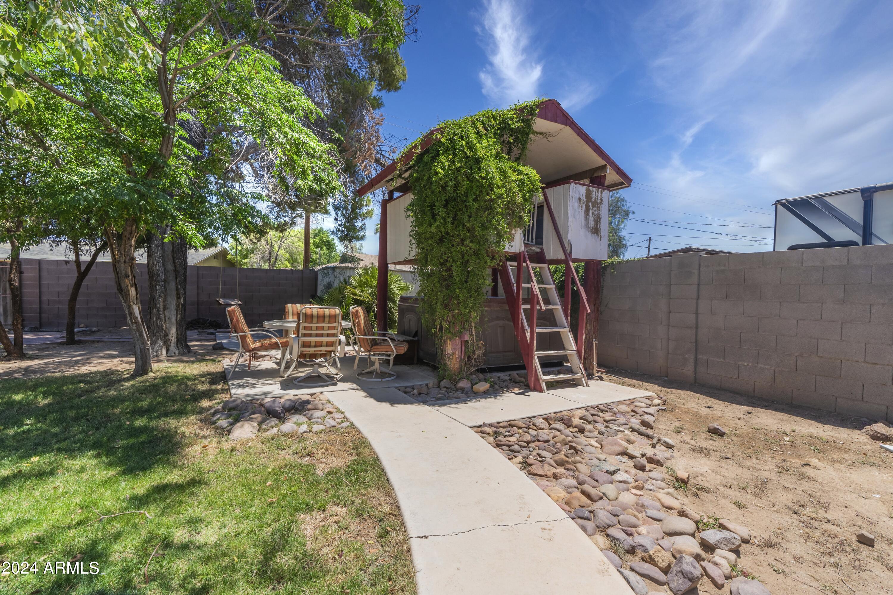 1161 N NEBRASKA Street
